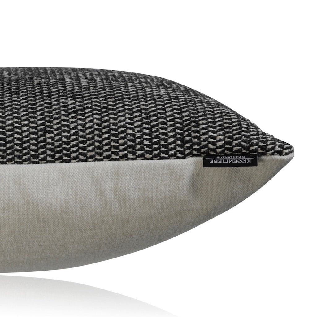Luxuskissen Schwarz Weiß CROCHET ebony 50x50 | Manufaktur Kissenliebe®