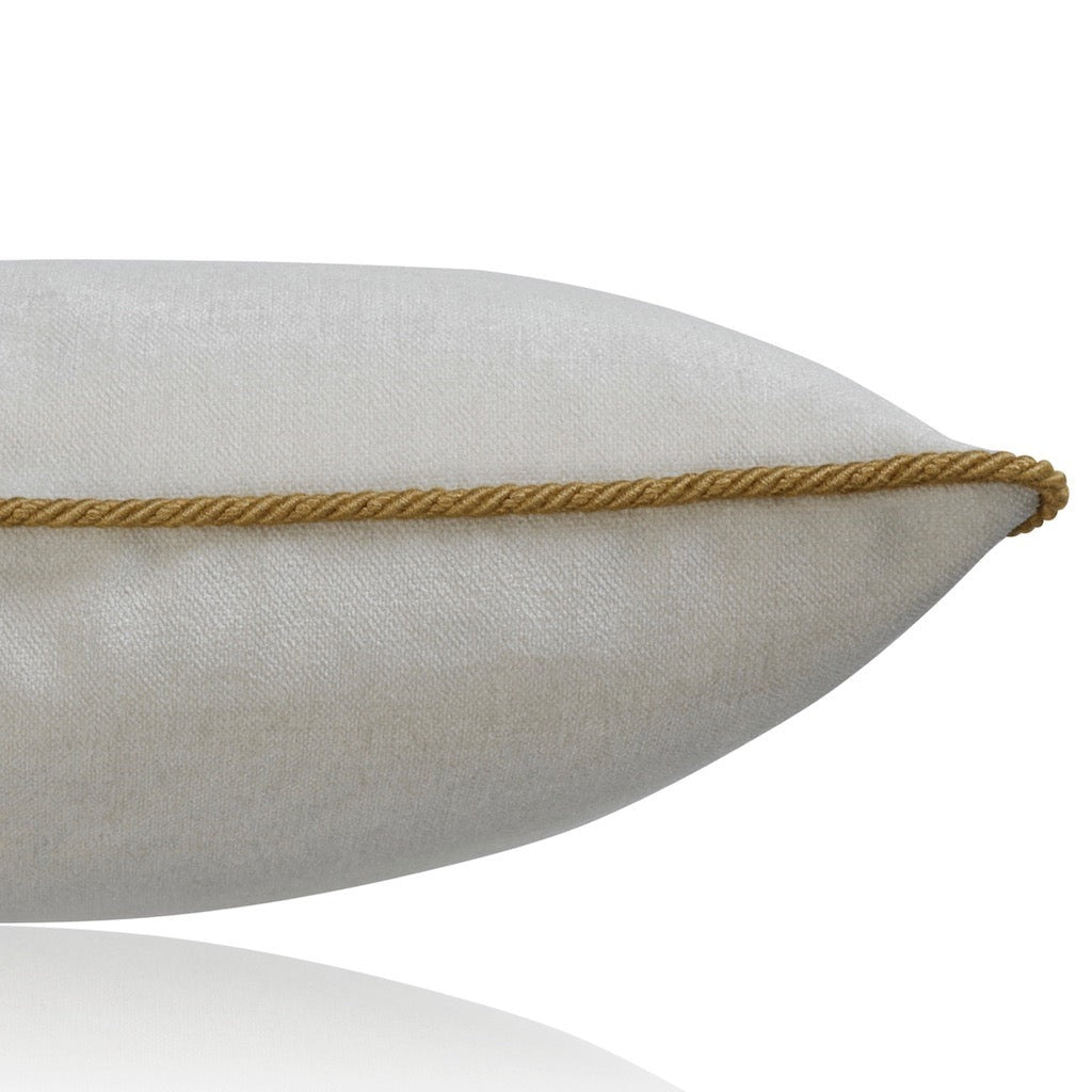 Edelkissen SMOOTH mit senffarbener Kordel 50x40 | Manufaktur Kissenliebe®