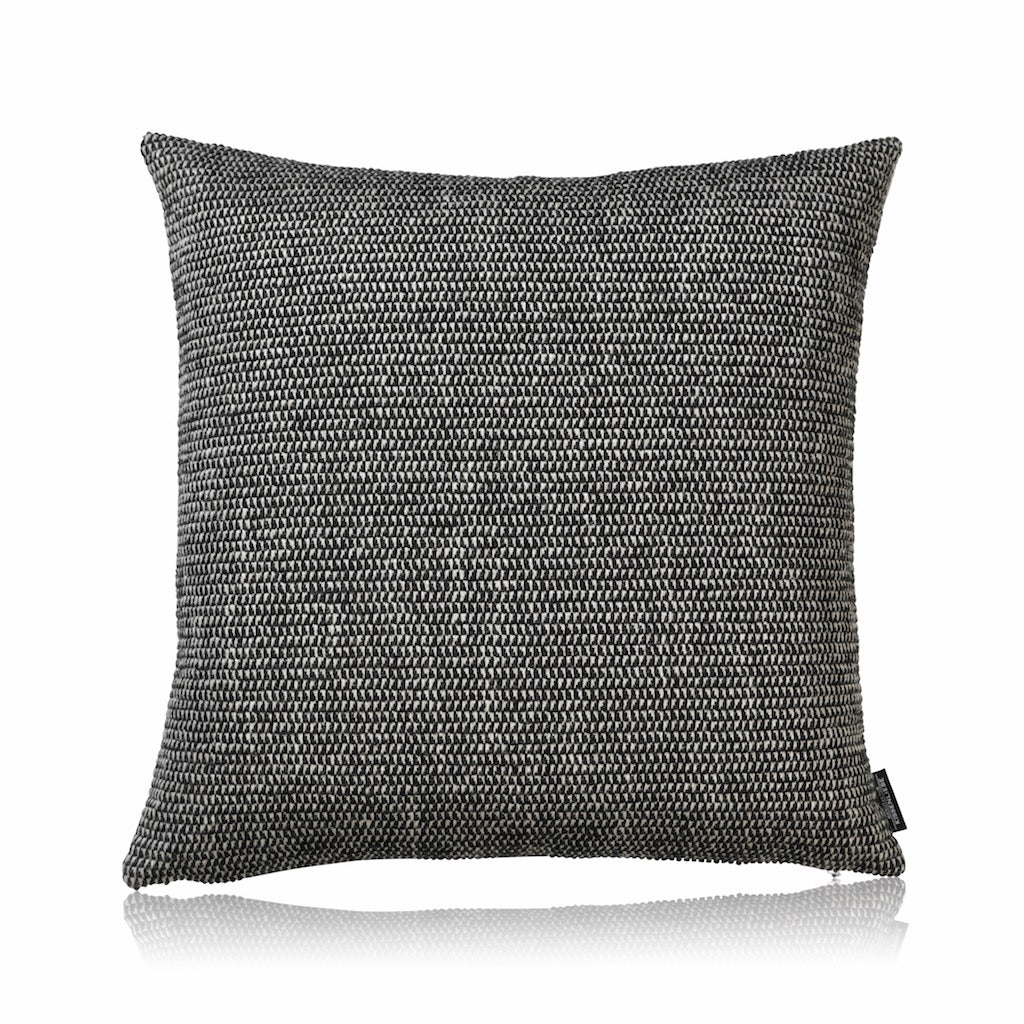 Luxuskissen Schwarz Weiß CROCHET ebony 50x50 | Manufaktur Kissenliebe®