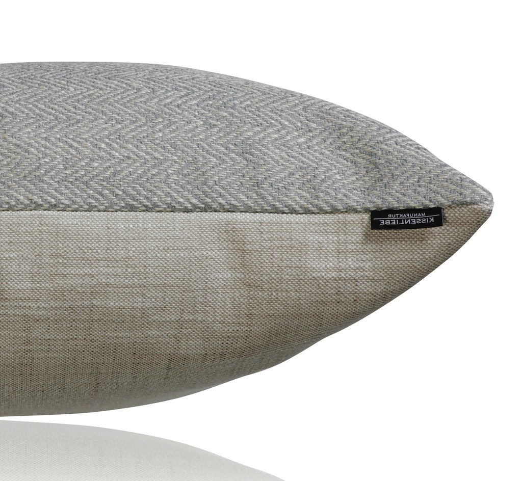Hochwertiges Dekokissen Graublau mit Fischgrätmuster, 60x60cm, Federfuellung, abnehmbar mit Reißverschluss, Manufaktur Kissenliebe