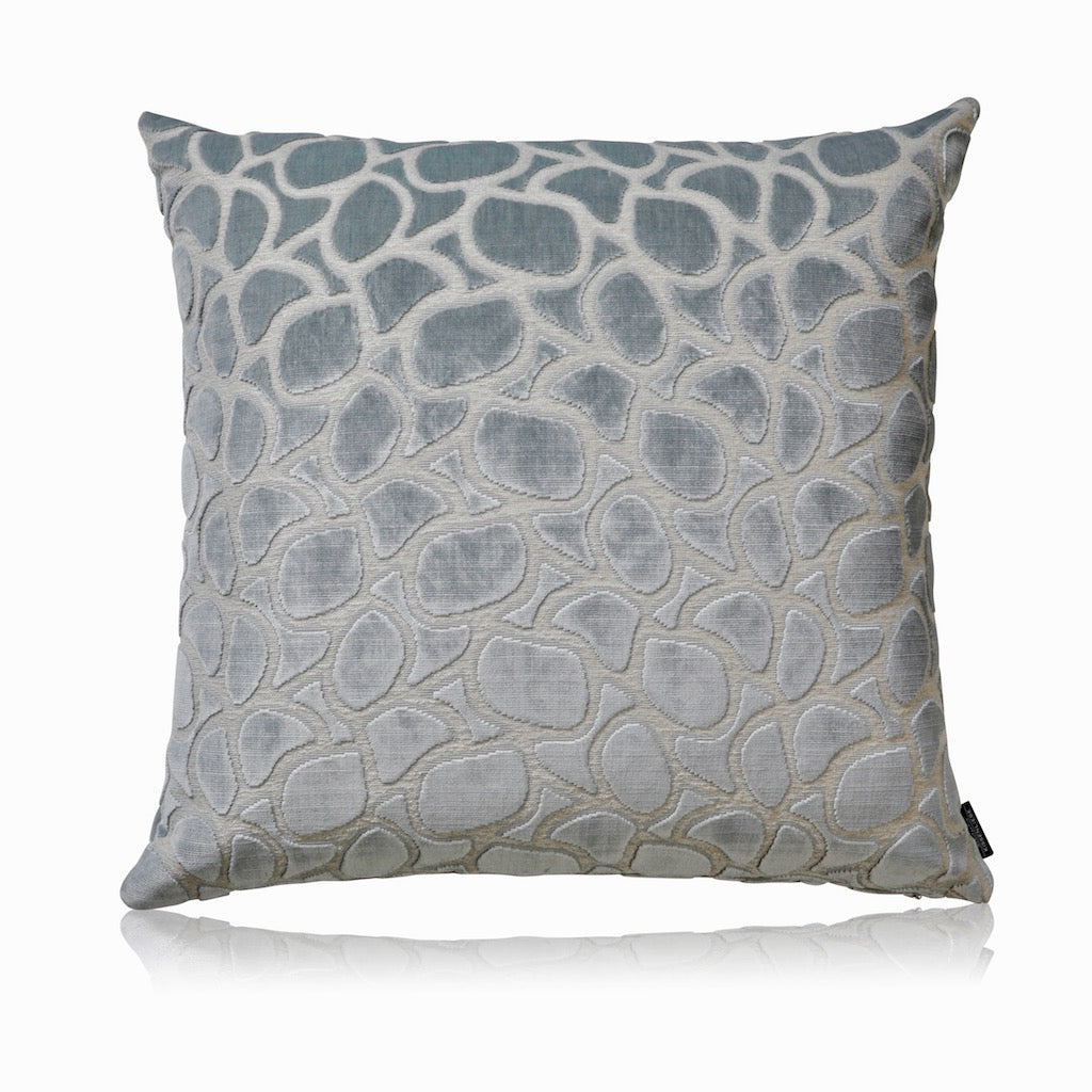 Luxuskissen Eisblau PEBBLES 60x60 | Manufaktur Kissenliebe®