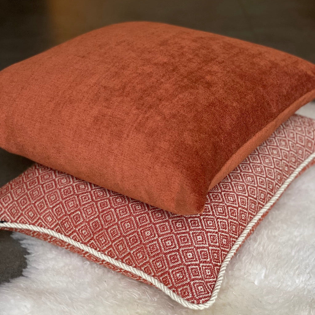 Samtiges Chenille-Kissen Smooth Rostrot 45x45 | Manufaktur Kissenliebe®