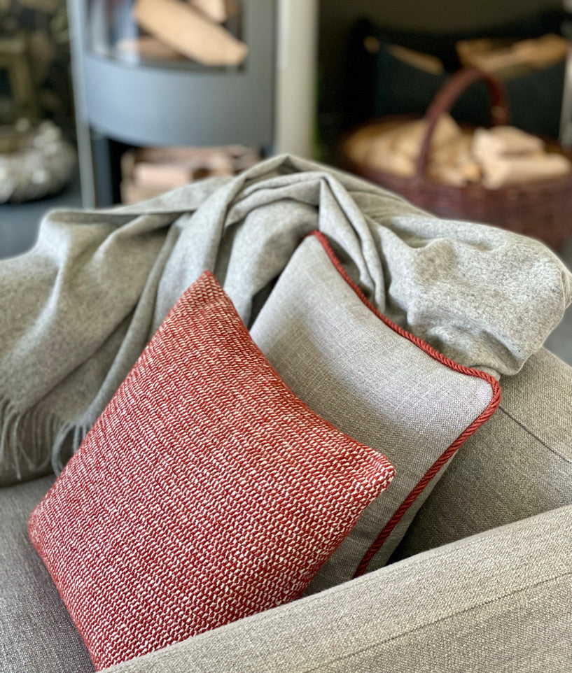 Sofakissen URBAN Grau mit Kordel in Rost 40x40