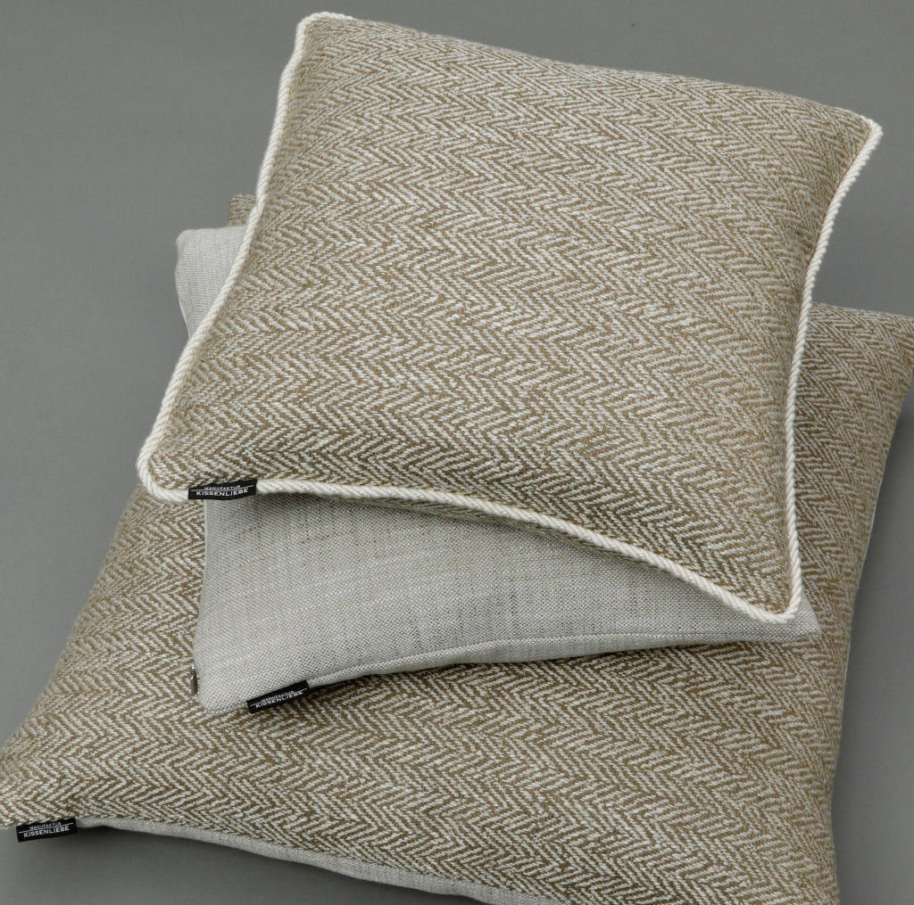 Sofakissen Fischgrat Olive groß LIPARIC 60x60 | Manufaktur Kissenliebe®