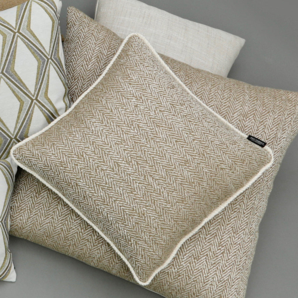 Sofakissen Fischgrat Olive groß LIPARIC 60x60 | Manufaktur Kissenliebe®