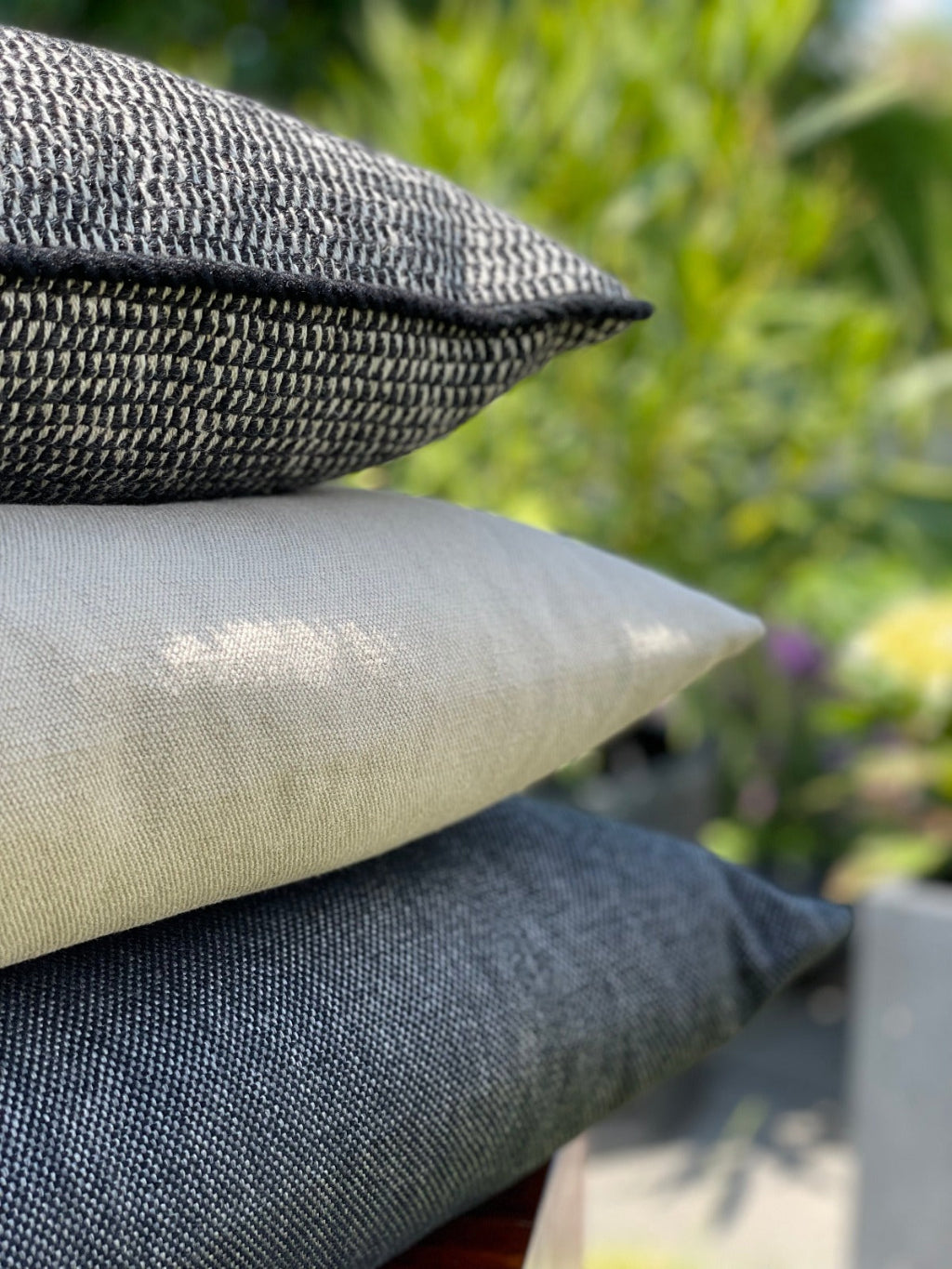 Leinenkissen Cozy Schlamm 45x45 | Manufaktur Kissenliebe®