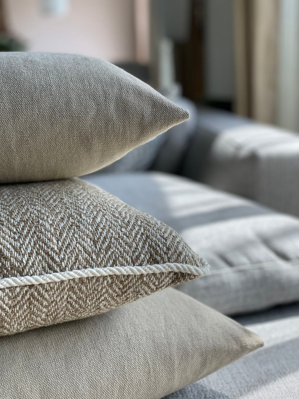 Leinenkissen Cozy Schlamm 50x30 | Manufaktur Kissenliebe®